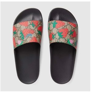 NIB GUCCI GG Strawberry Slide Sandals Size 38